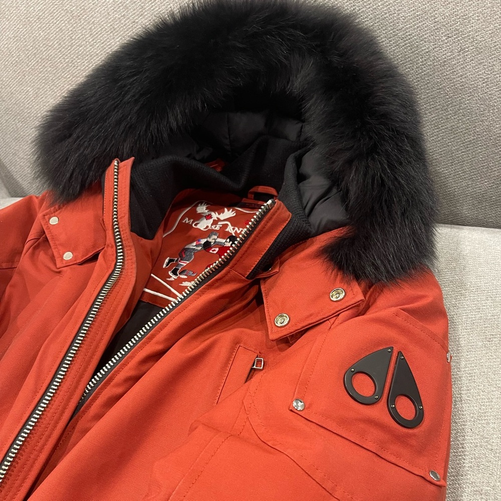 Moose knuckle jacket L size worn twice. Jacket in excellent condition!